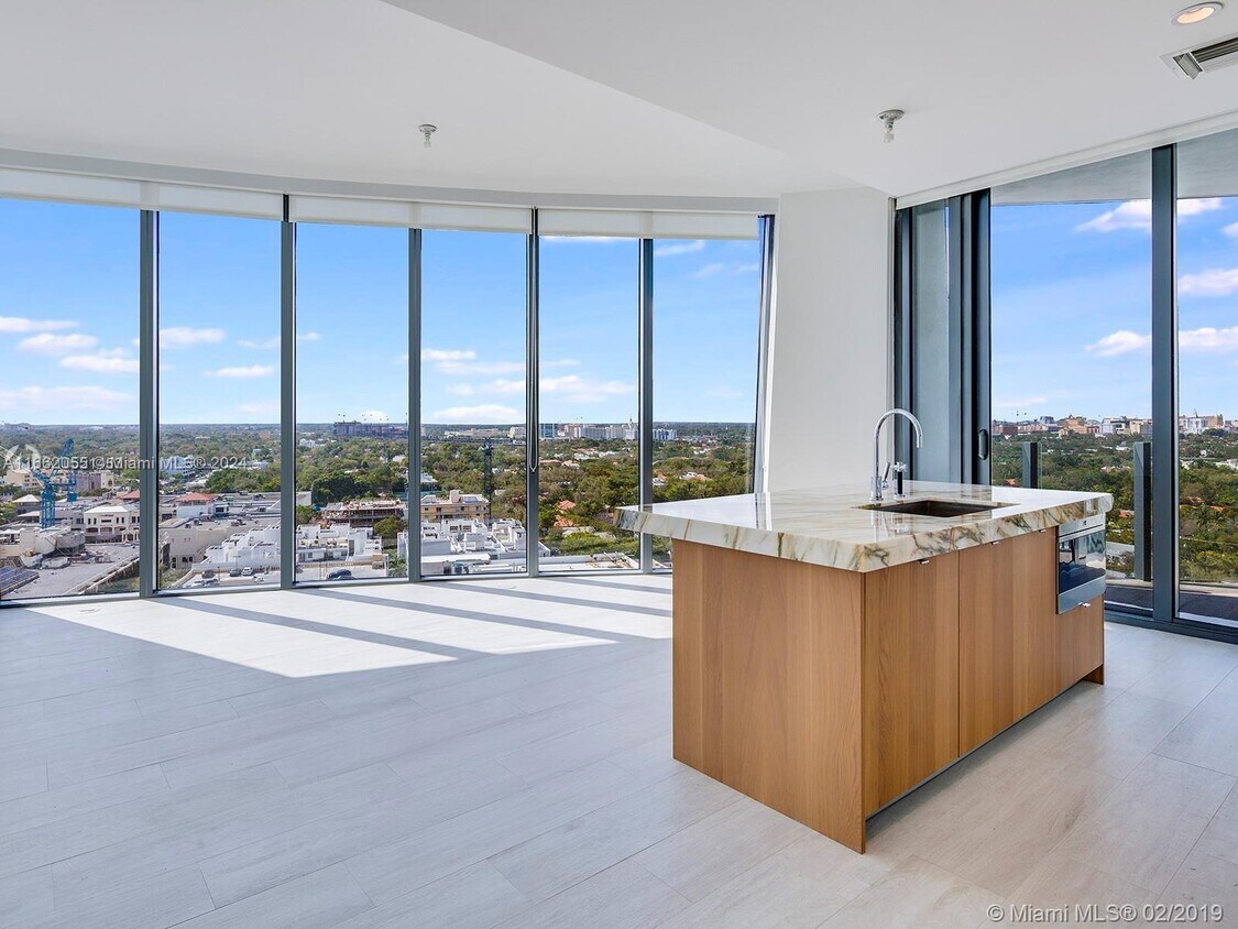 Foto principal - 2831 S Bayshore Dr