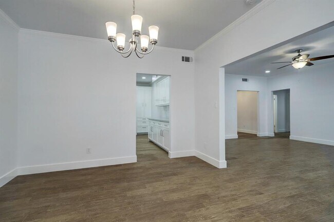 Foto del edificio - 2400 N Braeswood Blvd