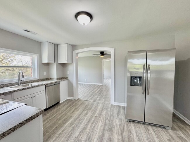 Building Photo - Home at Last!