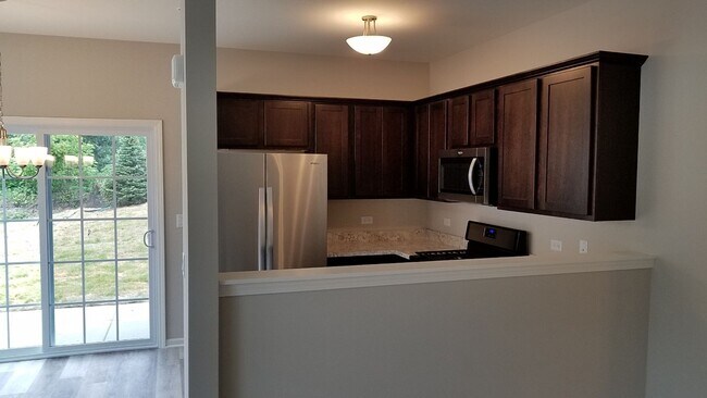 Foto del edificio - Emery Oak-2Br/2Ba Rental Home-First Floor