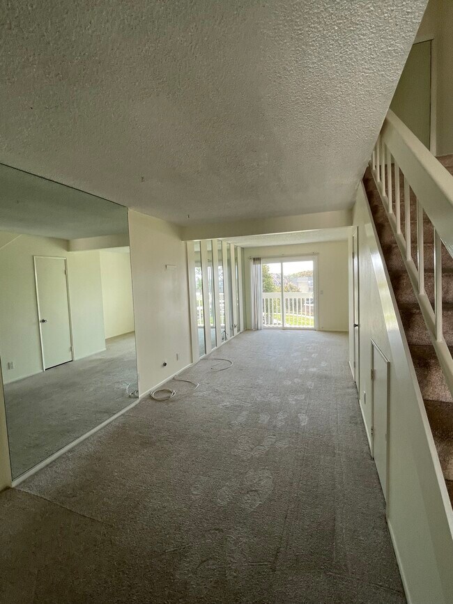 Building Photo - 259 S Ventura Rd