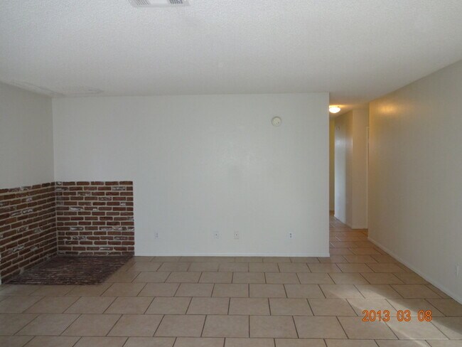 Foto del edificio - 1045 W Newgrove St