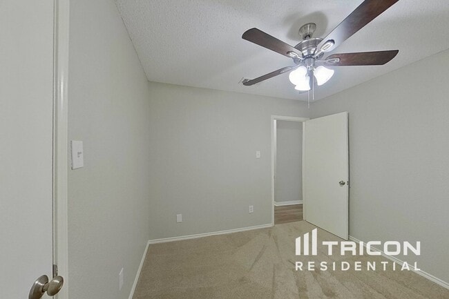 Foto del edificio - 403 Hollyberry Dr