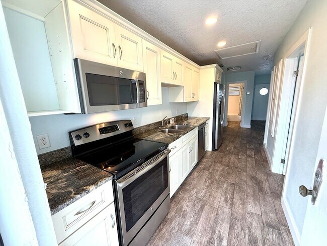 Foto del edificio - 7 E Street Unit A