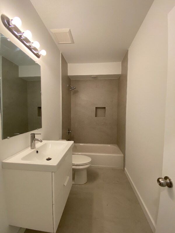 Foto del edificio - 667 N 52nd St