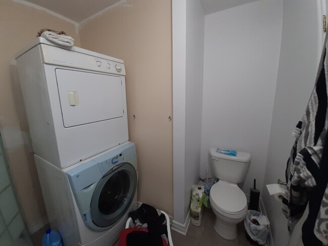 WASHER/DRYER INCL - 435 Rue De L'harmonie