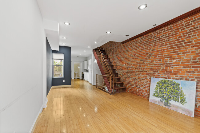 Building Photo - 1302 N Dover St