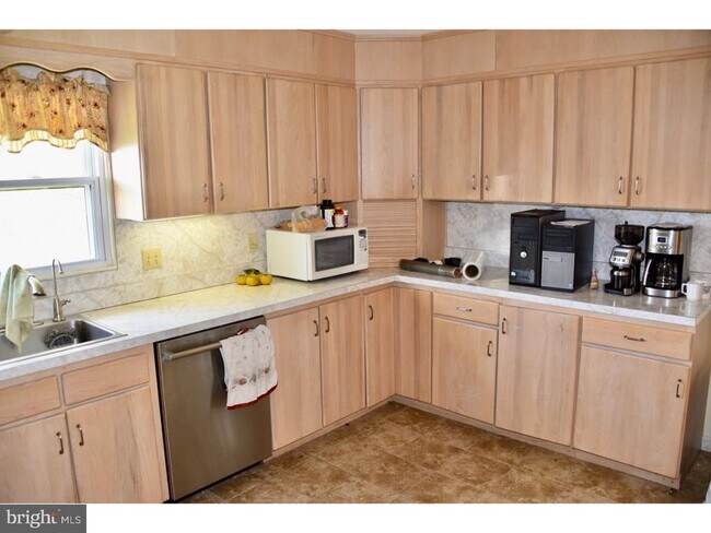 Foto del edificio - 911 Grings Hill Rd