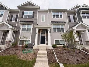 Building Photo - 8754 Clover Ln