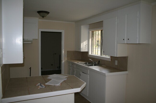 Building Photo - 355 Leron Ave