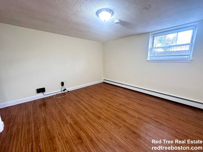 Foto del edificio - 176 N Beacon St