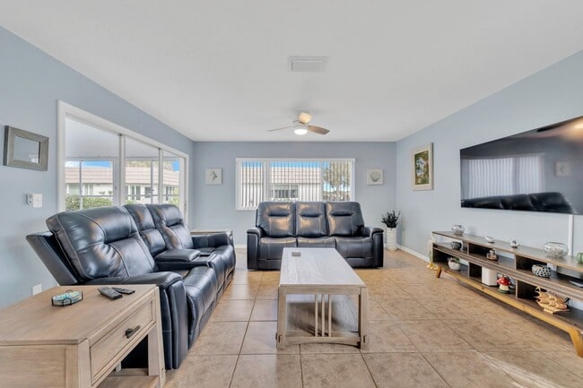 Building Photo - 2401 Riverbluff Pkwy