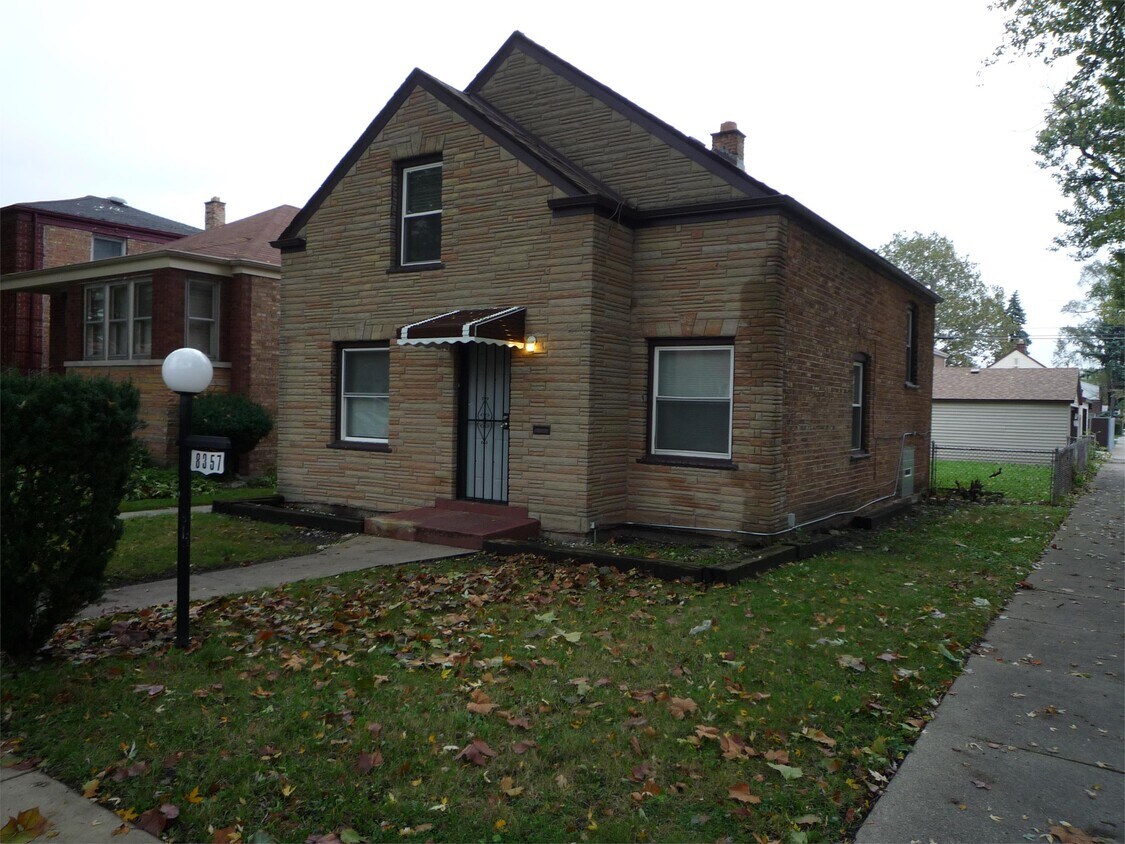 Foto principal - 8357 S Hoyne Ave