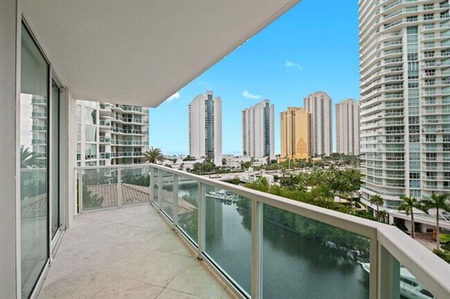 Foto del edificio - 200 Sunny Isles Blvd