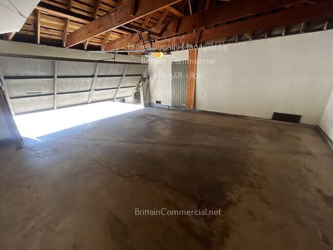 Foto del edificio - 6531 Lake Park Dr