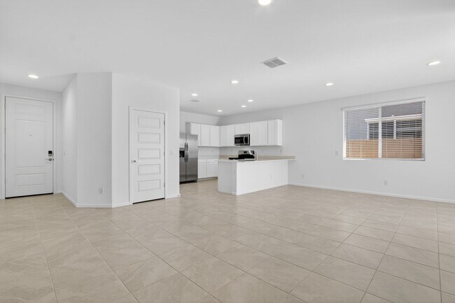 Building Photo - Modern 3BR Living with Resort-Style Amenities in Magma Vista Ranch