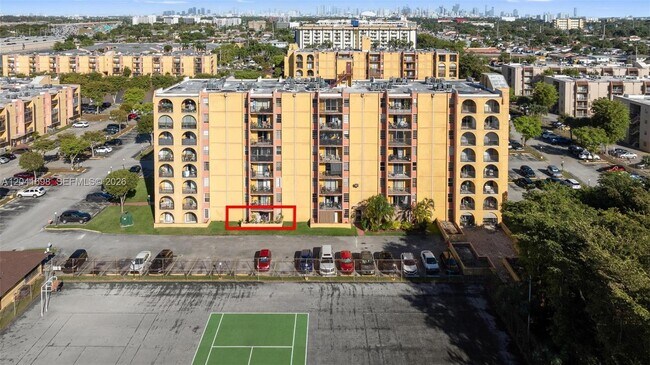 Foto del edificio - 4801 NW 7th St
