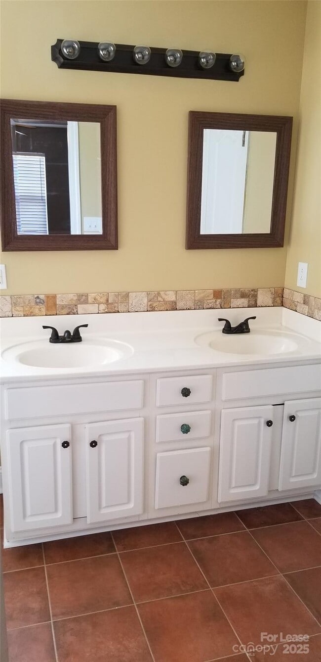 Building Photo - 853 Matthews School Rd