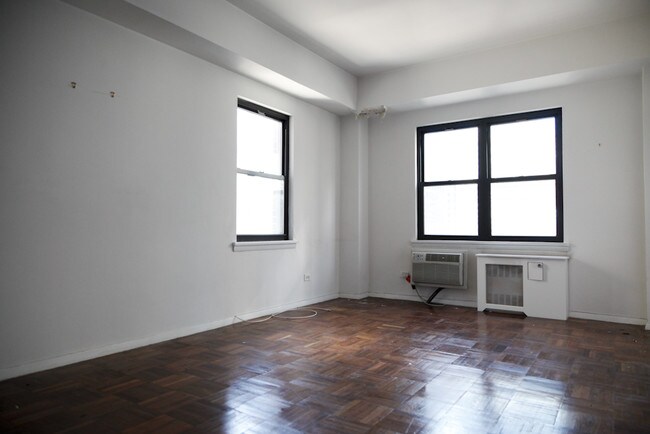 Building Photo - 157 E 57th St