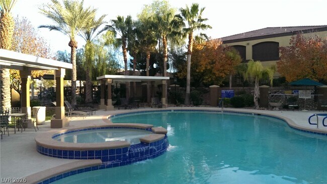 Foto del edificio - 950 Seven Hills Dr