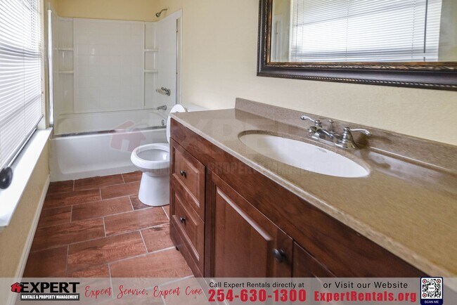 Foto del edificio - 3-Bedroom Home with a Big Backyard in Kill...