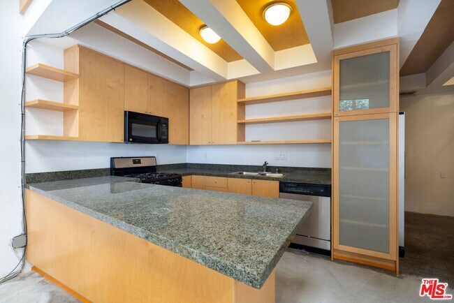 Foto del edificio - 553 Rose Ave
