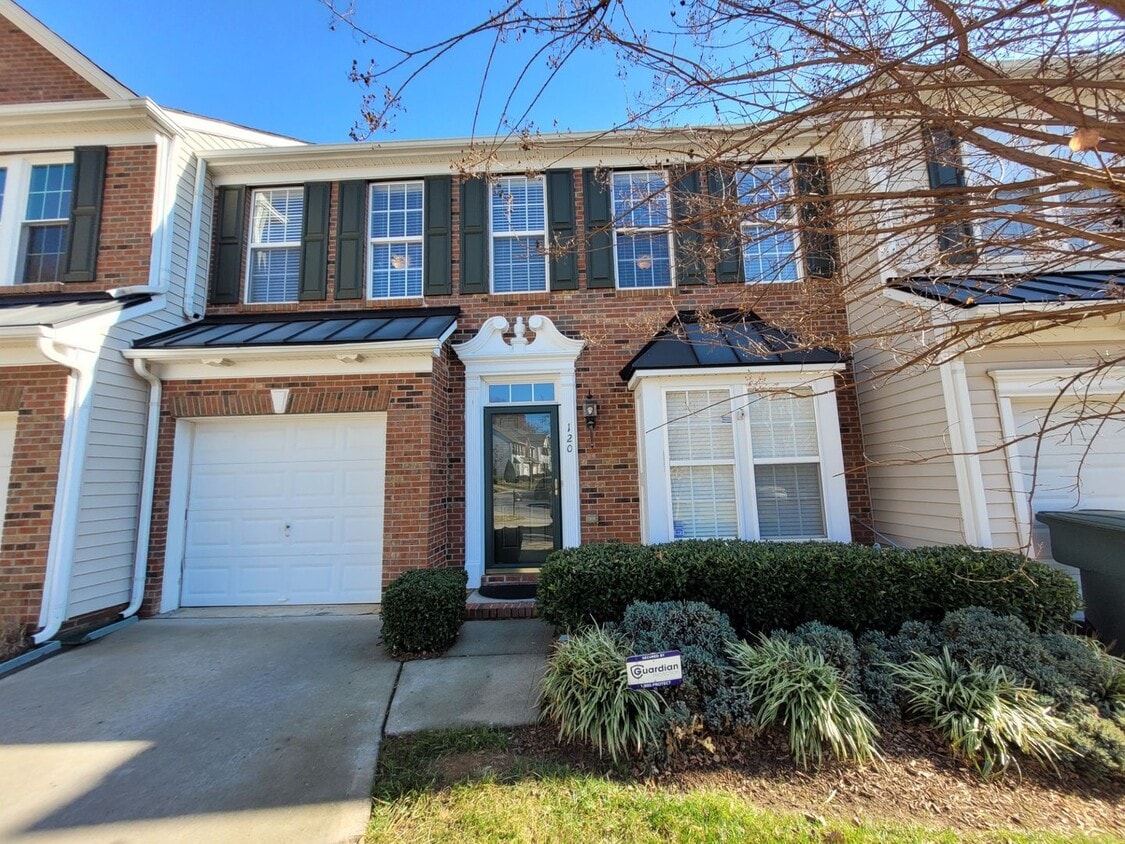 Primary Photo - Spacious 3 Bed/2.5 Bath Townhome - Breakfast Area - Fireplace - Washer/Dryer - Loft - Walking Trails