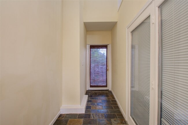 Building Photo - 5313 Palmetto St