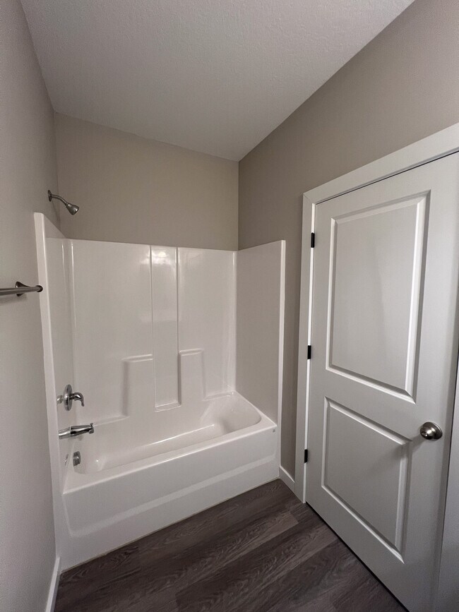 Foto del edificio - 5185 N Cypress St