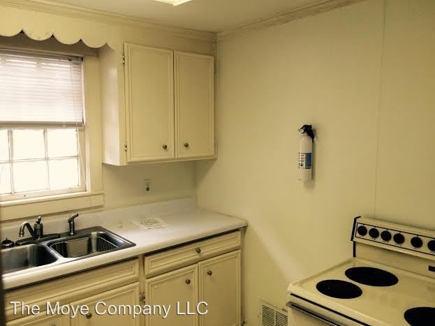 Building Photo - 317 Sortwell St
