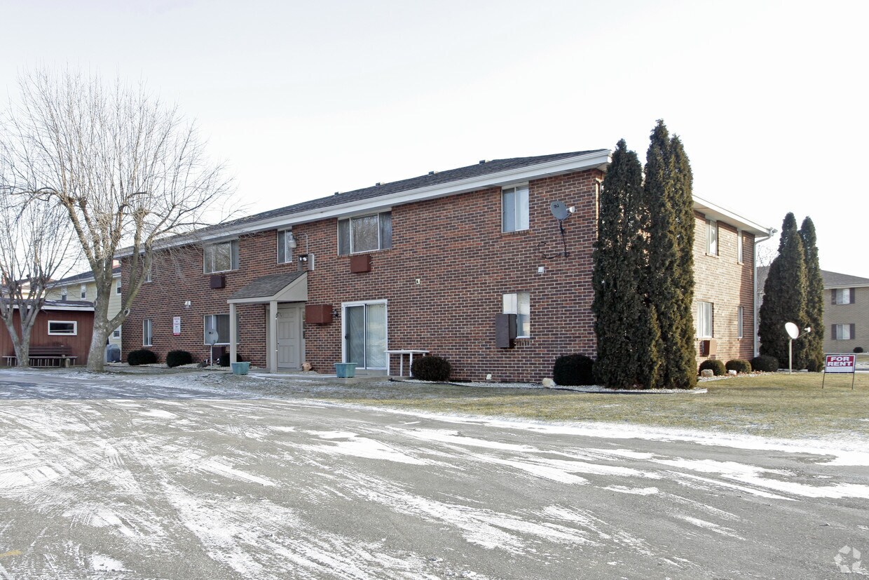 9048 16th Ave, Pleasant Prairie, WI 53158 Apartments in Pleasant
