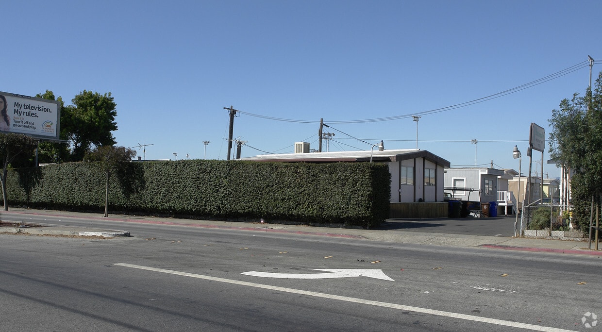 Building Photo - Hacienda Mobile Home Park