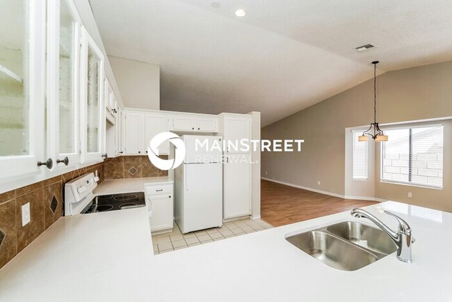 Building Photo - 801 S Granite Falls Dr