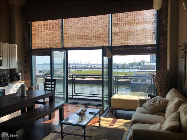 Foto del edificio - 401 W Shoreline Dr