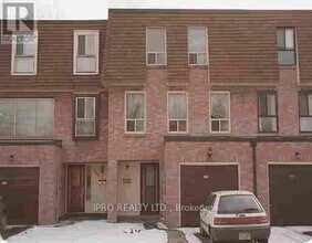 Building Photo - 223 Fleetwood Crescent