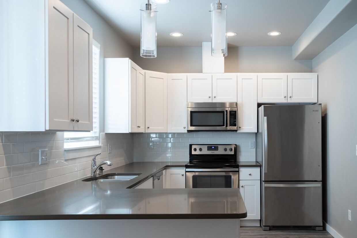 Primary Photo - 924 S Division St