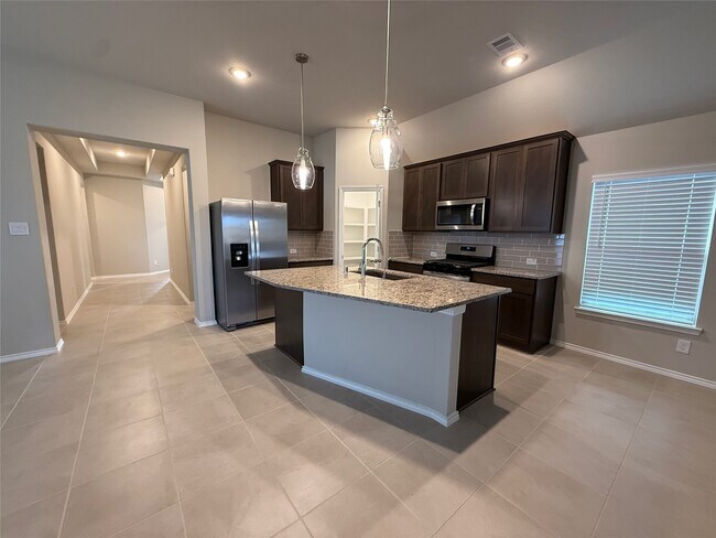 Building Photo - 31965 Retama Rnch Dr