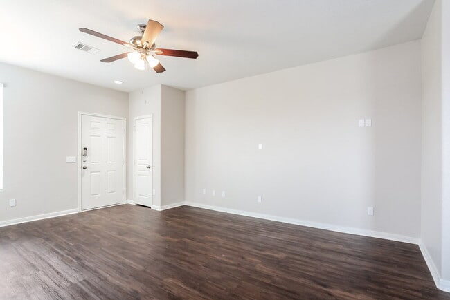 Foto del edificio - 6627 Dayridge Ln