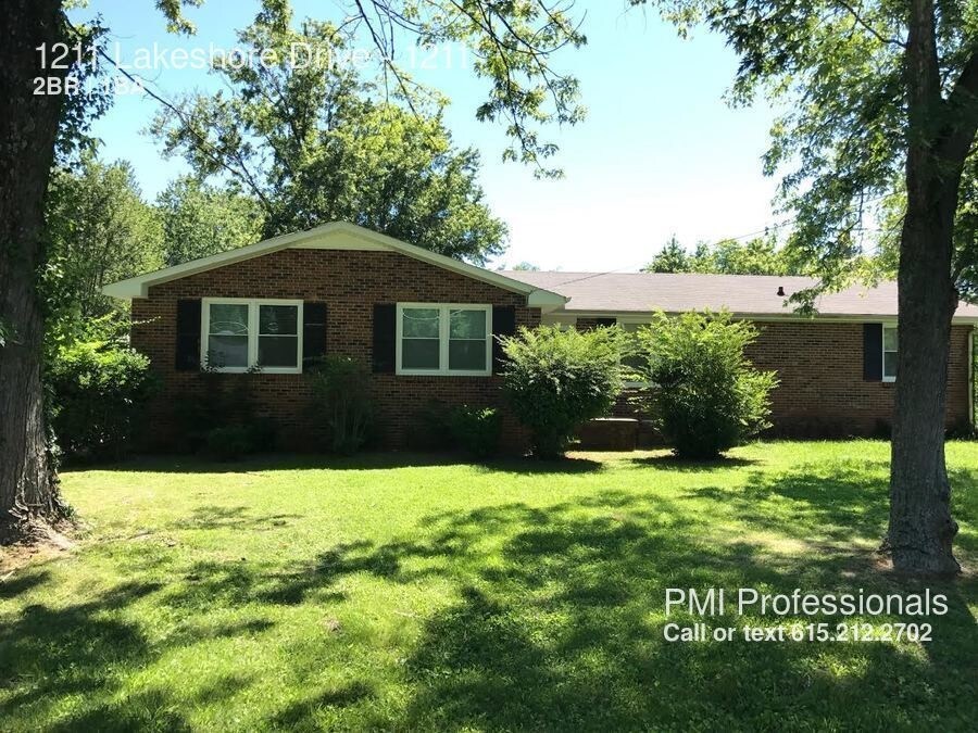 Primary Photo - 1211 Lakeshore Dr