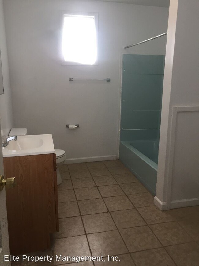 Building Photo - 2 br, 1 bath House - 254 E. College Ave., ...