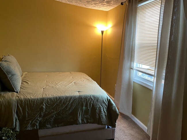 Building Photo - 888 W Lombard St