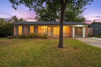 Building Photo - 1009 Alden Dr