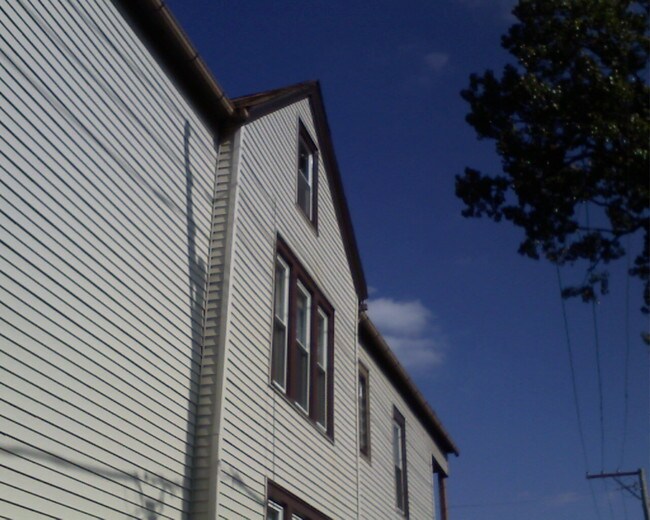 Building Photo - 8645 S Escanaba Ave