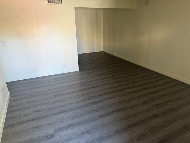 Building Photo - 2 Bedroom 1 Bath In Central Las Vegas