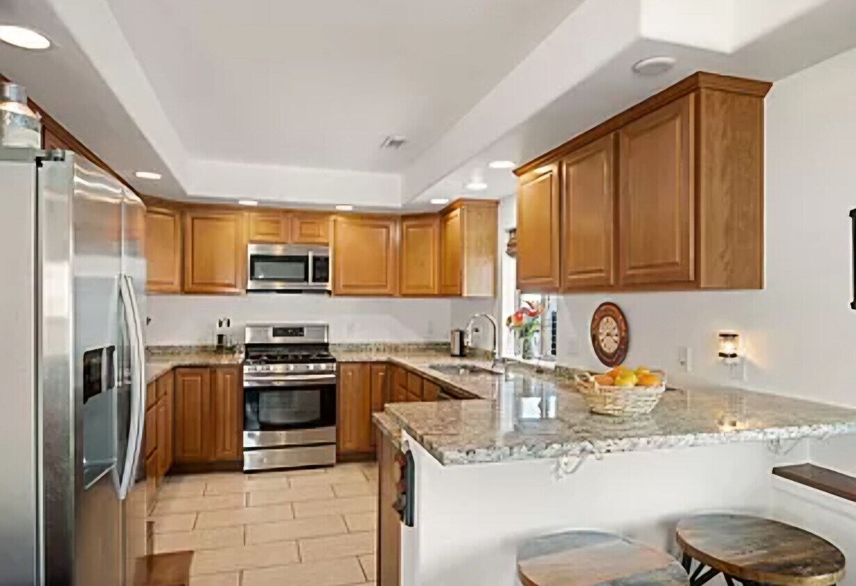 Primary Photo - 128 Castle Ridge Dr