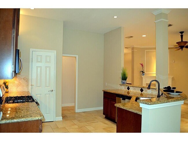 Foto del edificio - Glenhill Drive, Pearland, TX 77584 - 3 BR 2.5 BA single-family home
