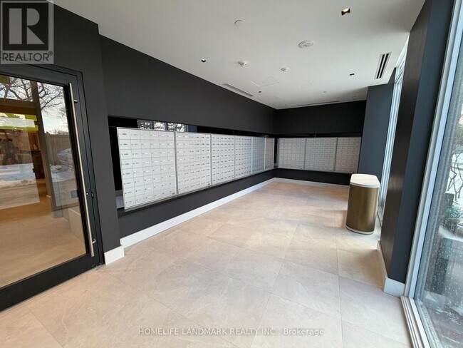 Building Photo - 5858 Yonge St