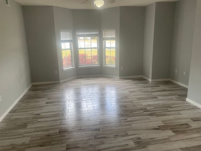 Building Photo - Newly Remodeled 2B/2B Apartment in the Hea...