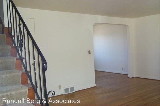 Building Photo - 2900-2916 Alki Ave SW