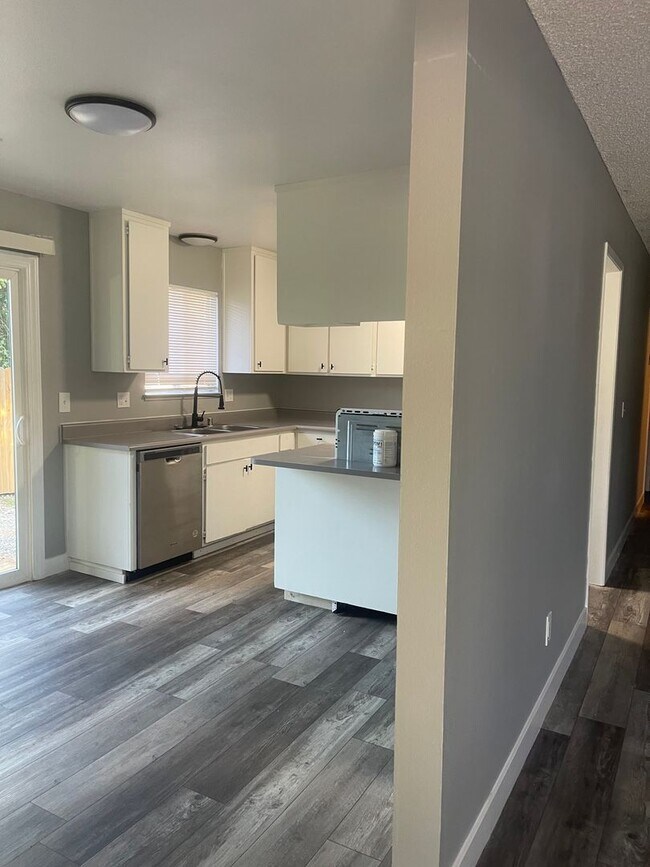 Foto del edificio - 4626 Red Bluff St